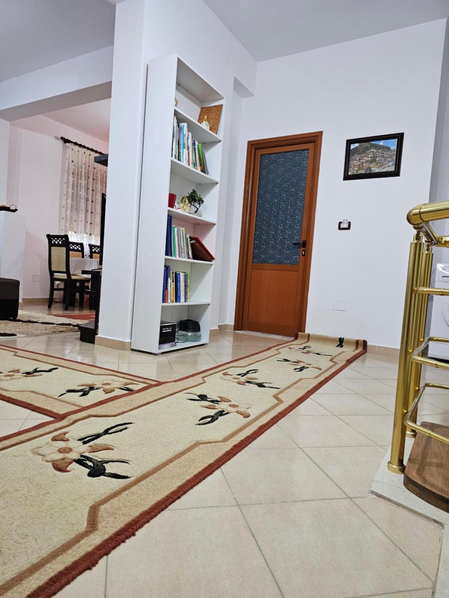Guesthouse Iljaz Berat Eksteriør bilde