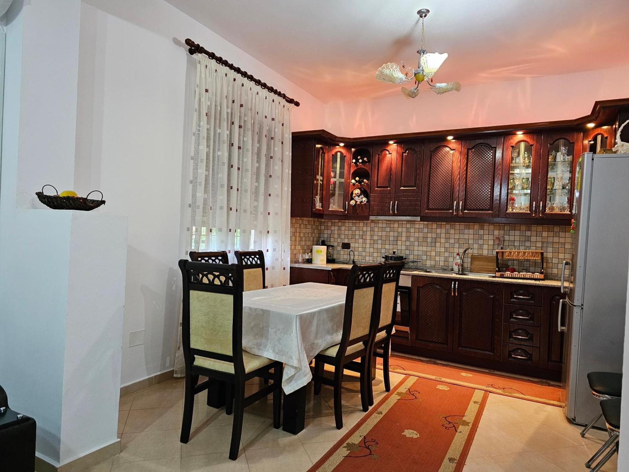 Guesthouse Iljaz Berat Eksteriør bilde