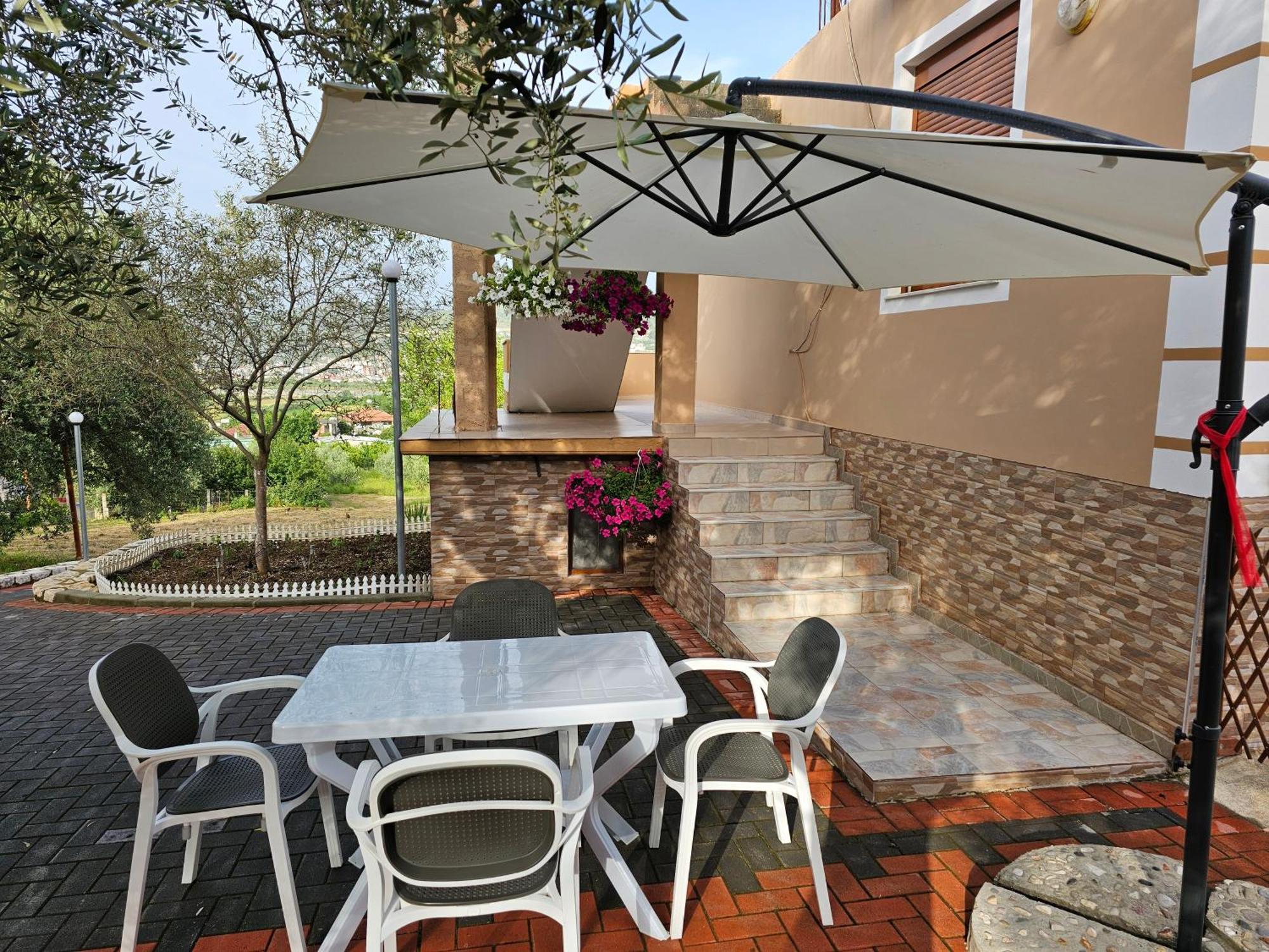 Guesthouse Iljaz Berat Eksteriør bilde